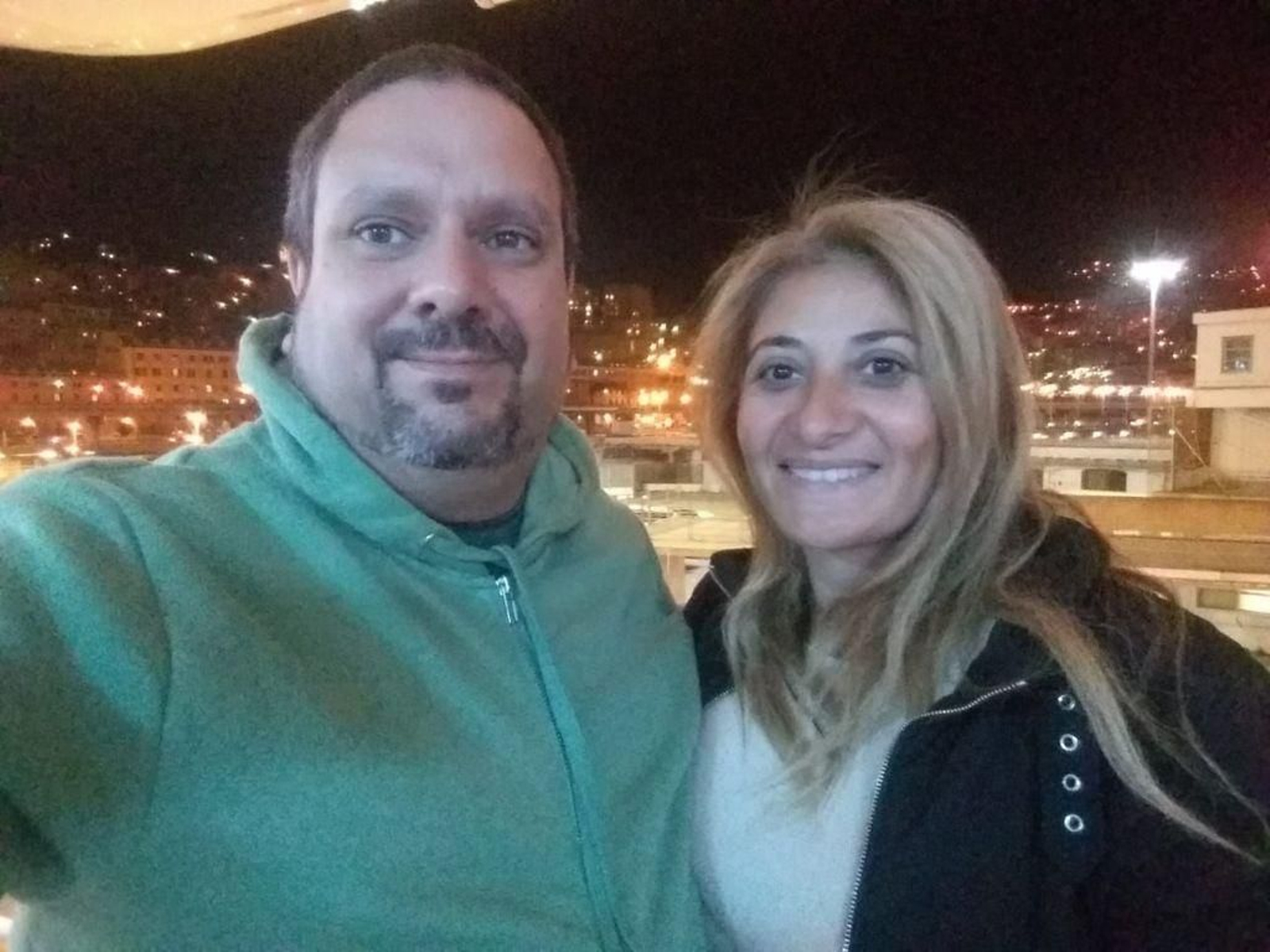 José Luis y Flavia en Génova, esperando el regreso a Uruguay.