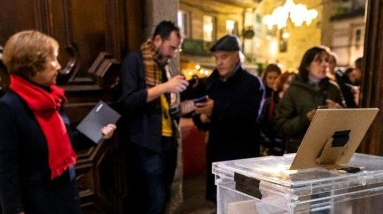 La urna que La Clásica ya colocó en el festival “8 pés” para aportaciones.