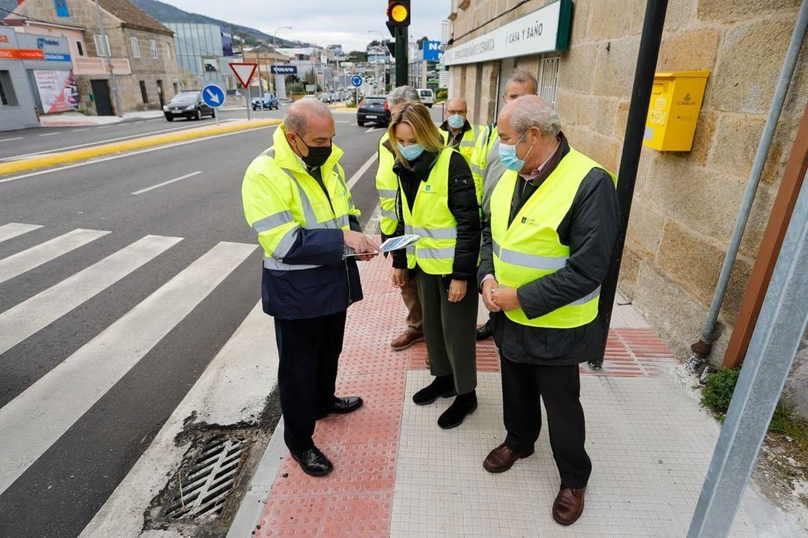 La delegada de la Xunta, en el tramo de concentración de accidentes de la P0-552 en Vigo.