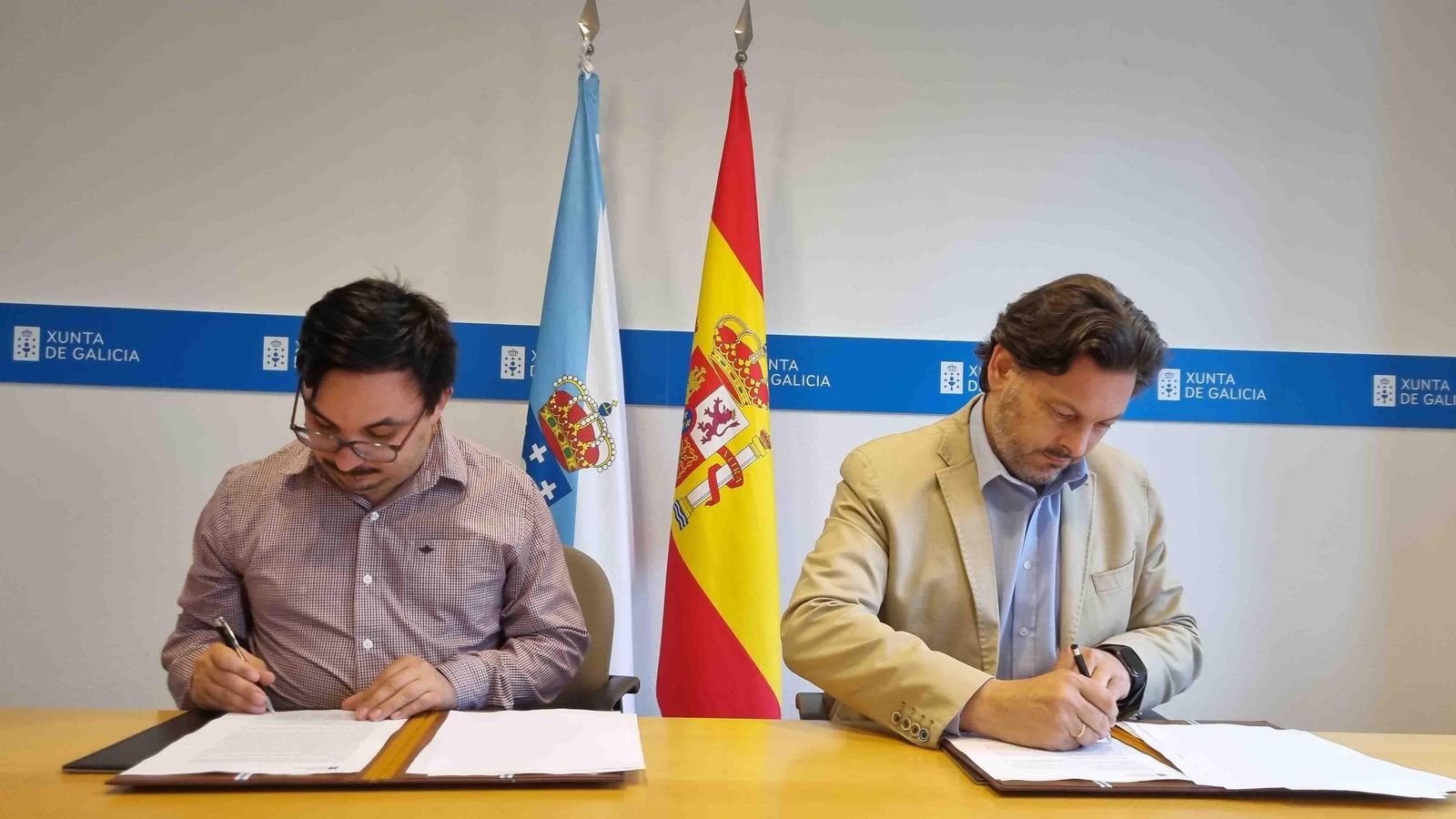 Imagen de la firma en la sede da Secretaría Xeral da Emigración en Santiago de Compostela
