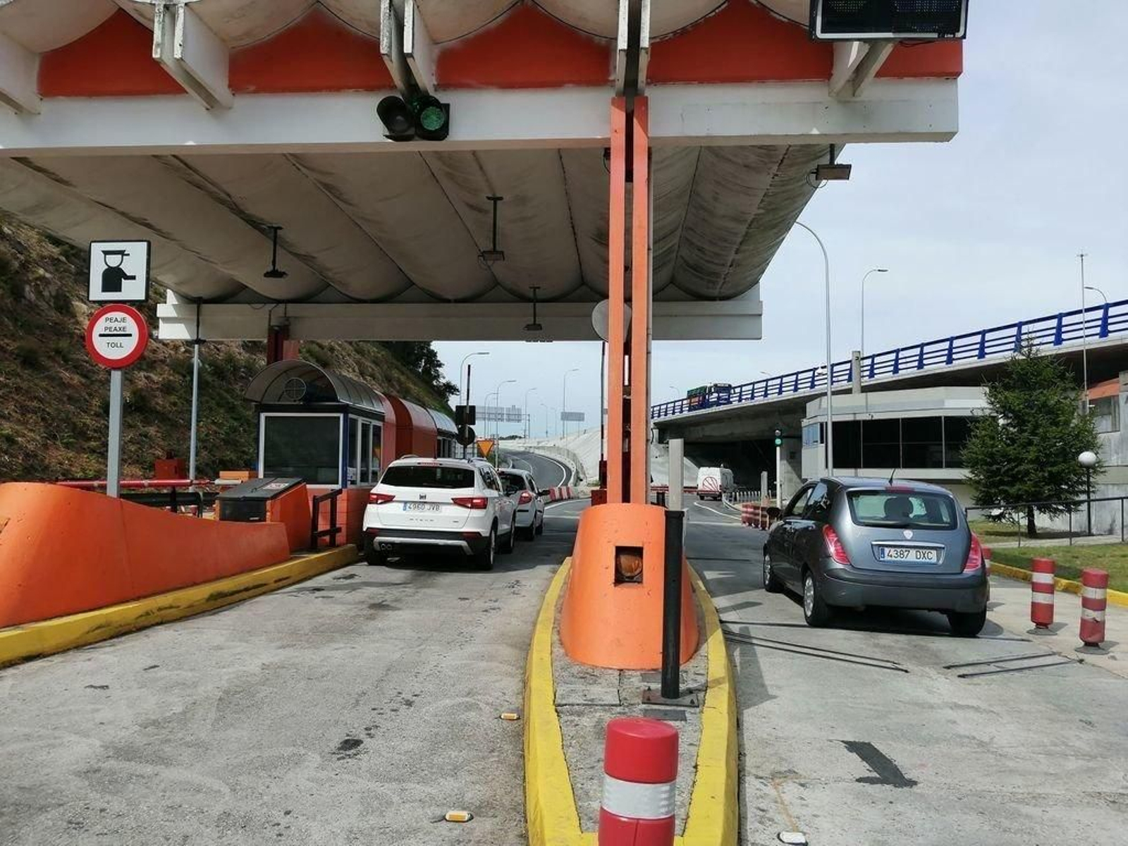 La estación de peaje anterior al puente de Rande, con el pago de 0,90 céntimos para el trayecto entre Redondela y Vigo.
