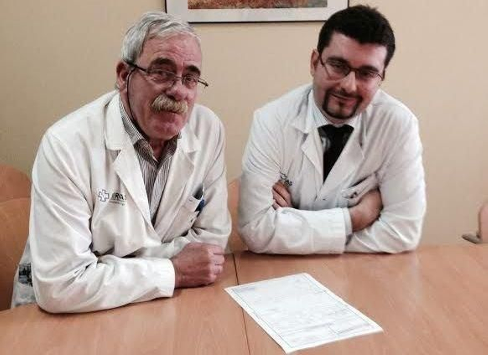 Los doctores Ausania y Casal, del servicio de Cirugía General y Digestiva.
