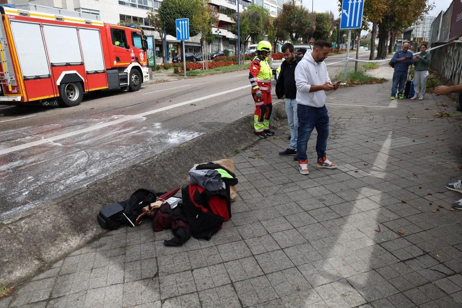 El árbol que cayó en Gran Vía y produjo un accidente. // Alberte