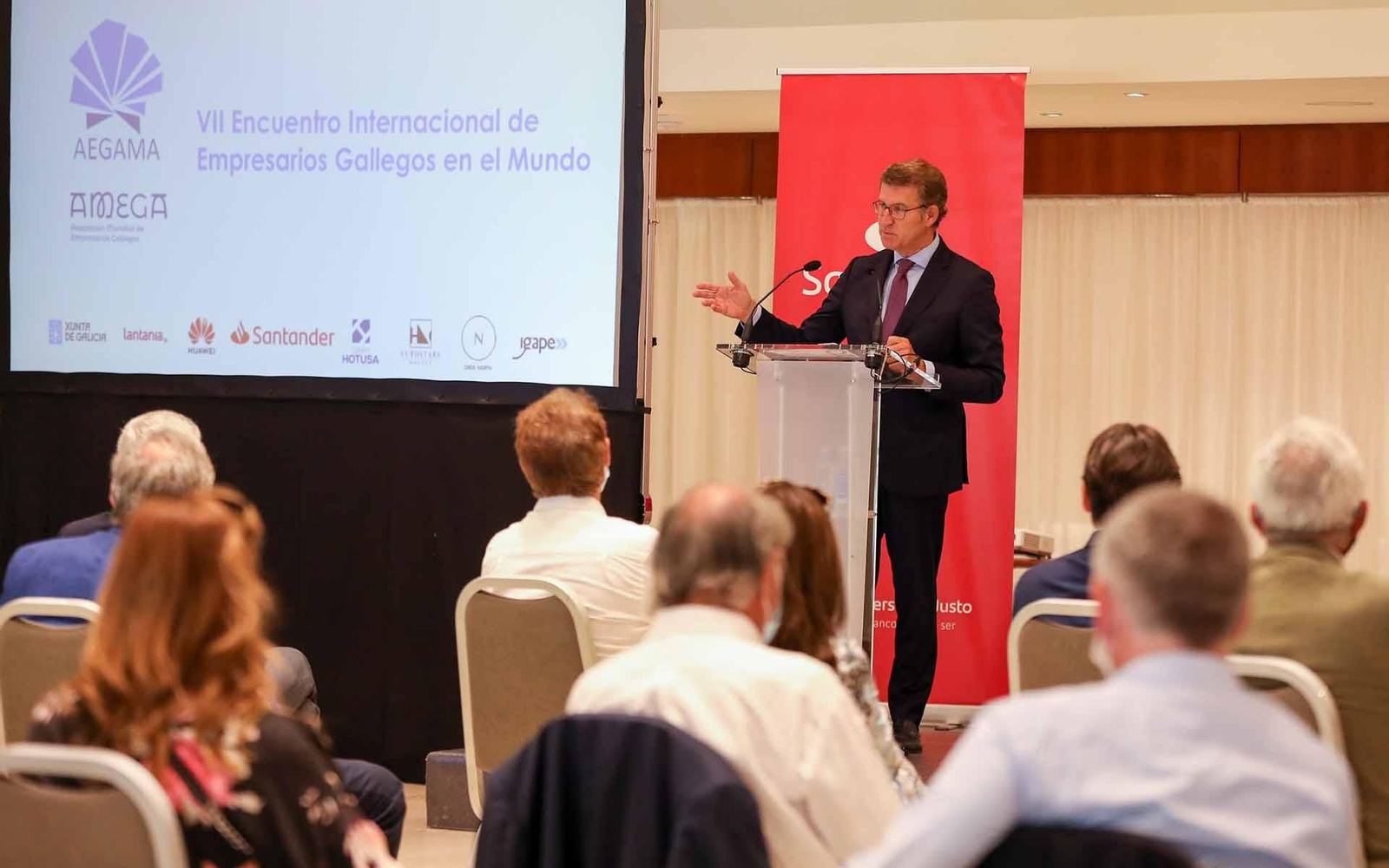 El titular del Gobierno gallego participó en la clausura del VII Encuentro Internacional de Empresarios Gallegos en el Mundo