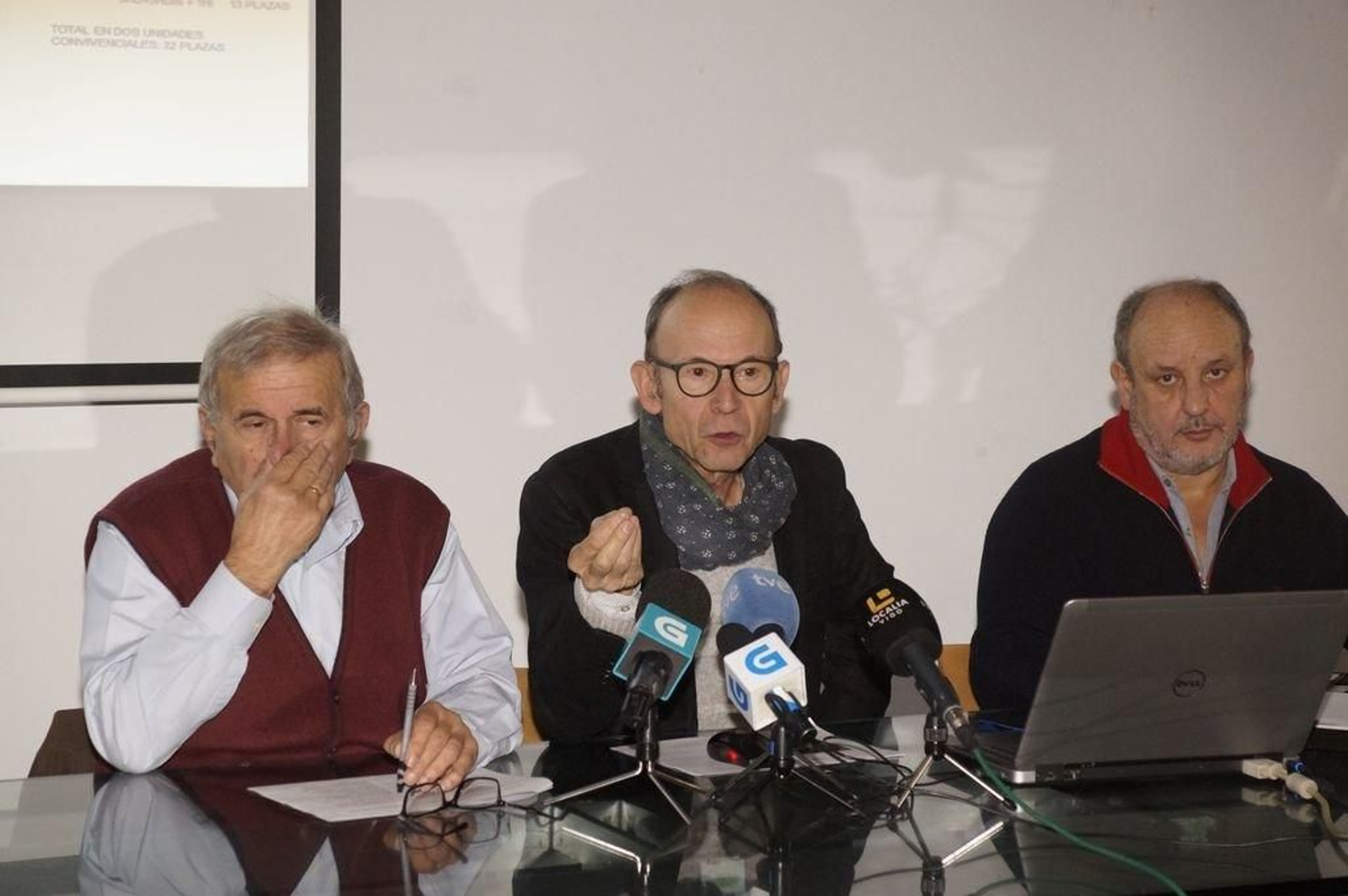 Tito Ucha, Salvador Fraga y Miguel Vázquez, ayer en el COAG, presentando la propuesta.