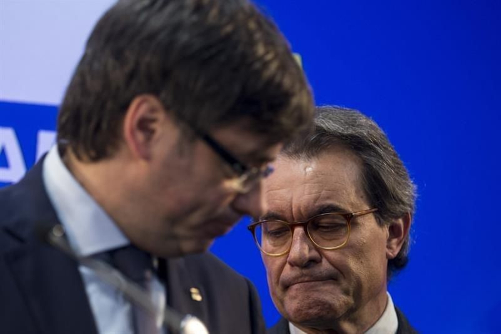 El expresidente de la Generalitat Artur Mas (d)