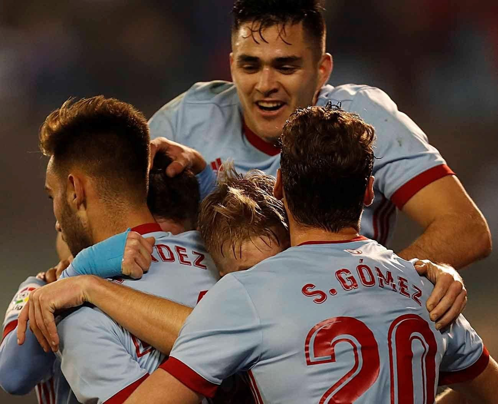 Los jugadores del Celta celebran el 3-1, obra de Iago Aspas tras una jugada en la que también participaron Maxi Gómez y Brais Méndez.