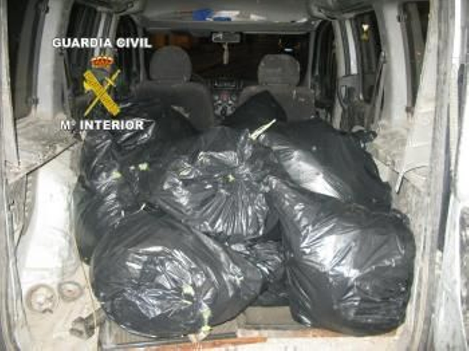 Furgoneta con marihuana decomisada