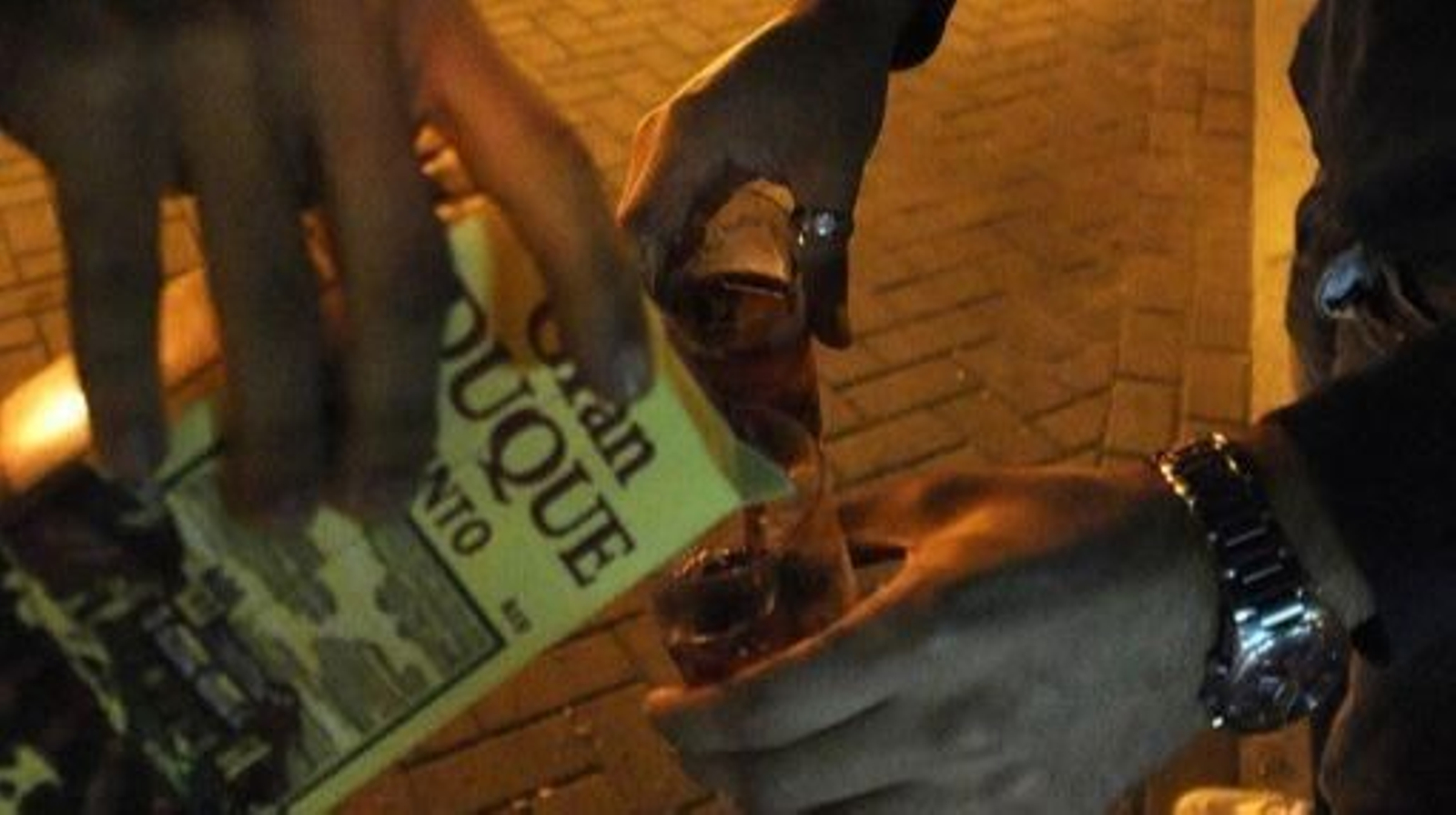 Santiago planta cara a botellones y fiestas en pisos.