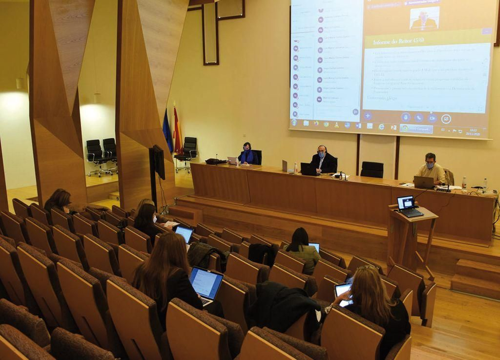 A Universidade celebrou onte o Consello de Goberno.