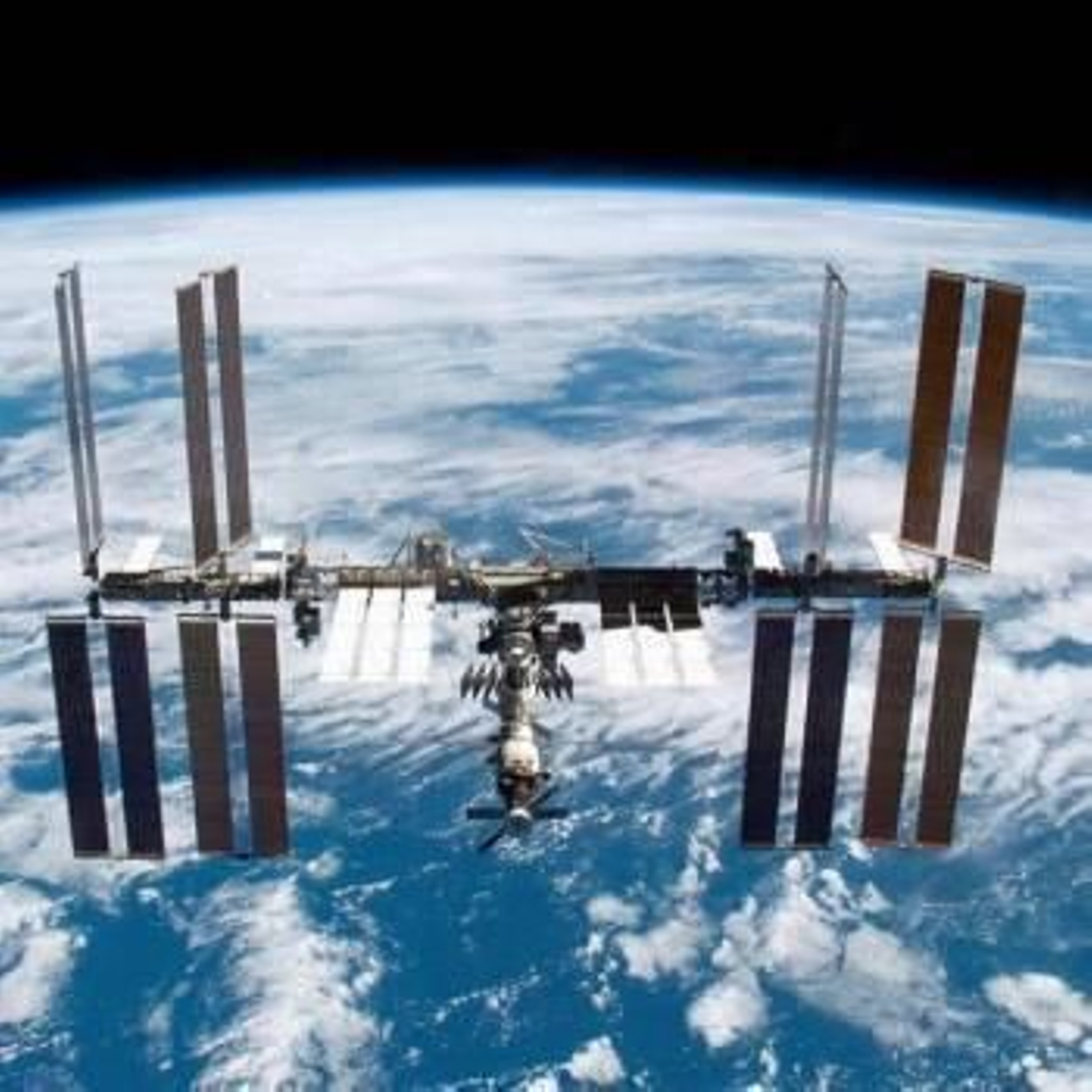 Fotografía de archivo facilitada por la NASA el 25 de noviembre de 2009 que muestra la Estación Espacial Internacional (EEI)