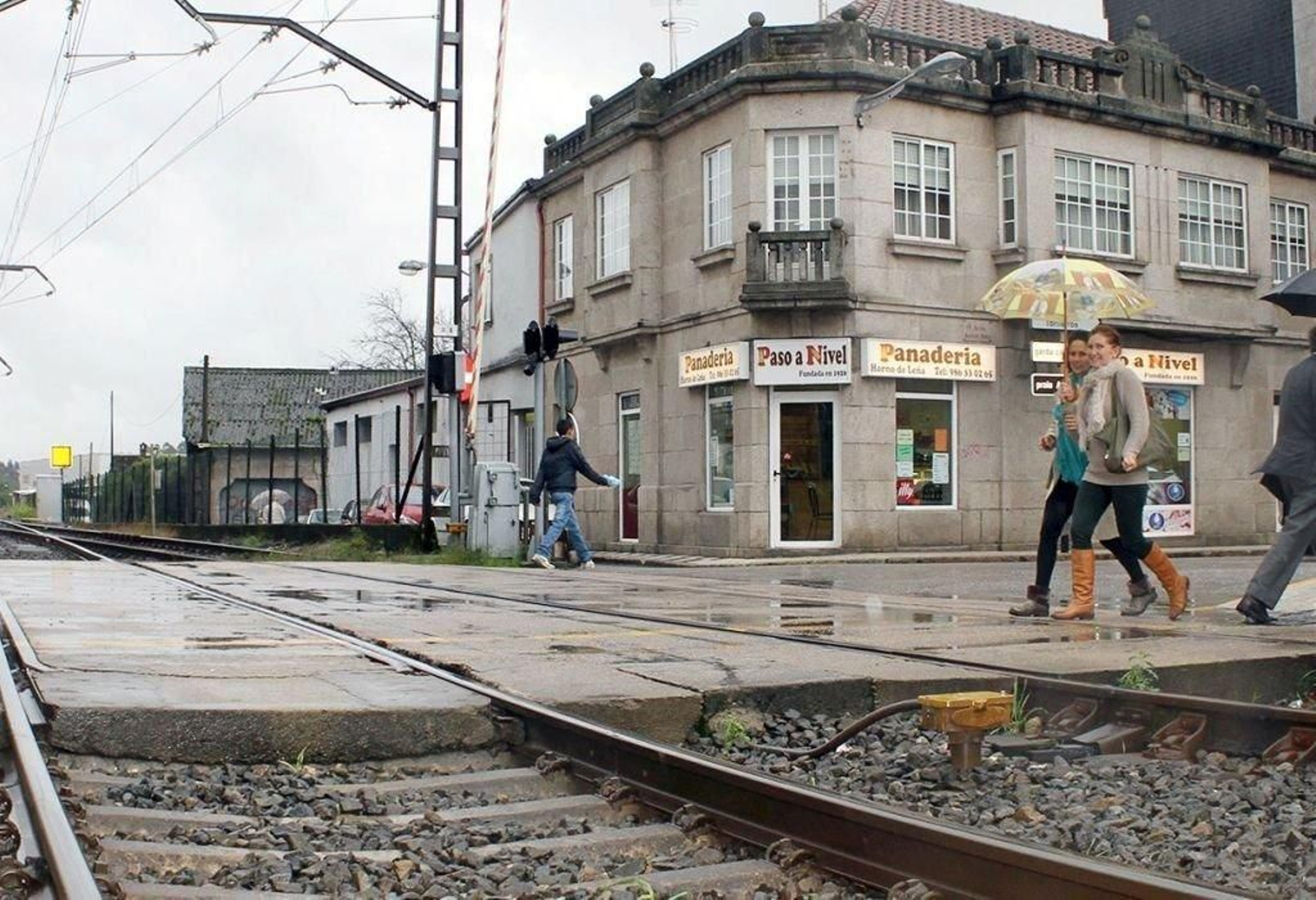 El paso a nivel de Porriño, en pleno centro