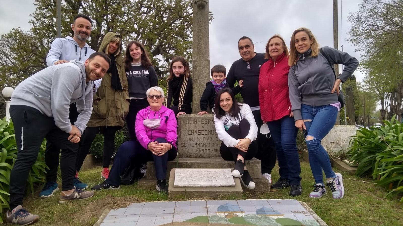 José González Costa en el cruceiro de Chascomús, con su familia