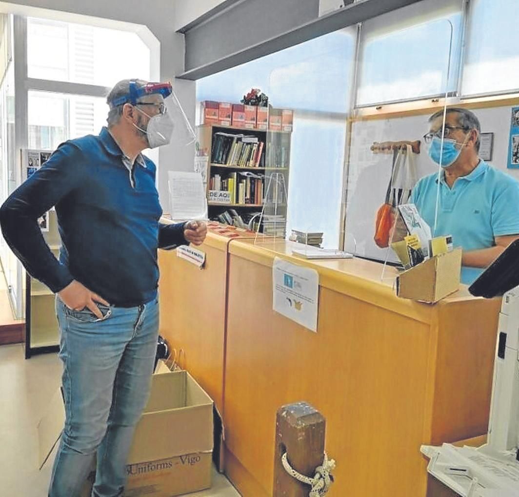 La recogida de bolsas con propuestas elegidas por los técnicos de las bibliotecas tuvo una gran acogida.