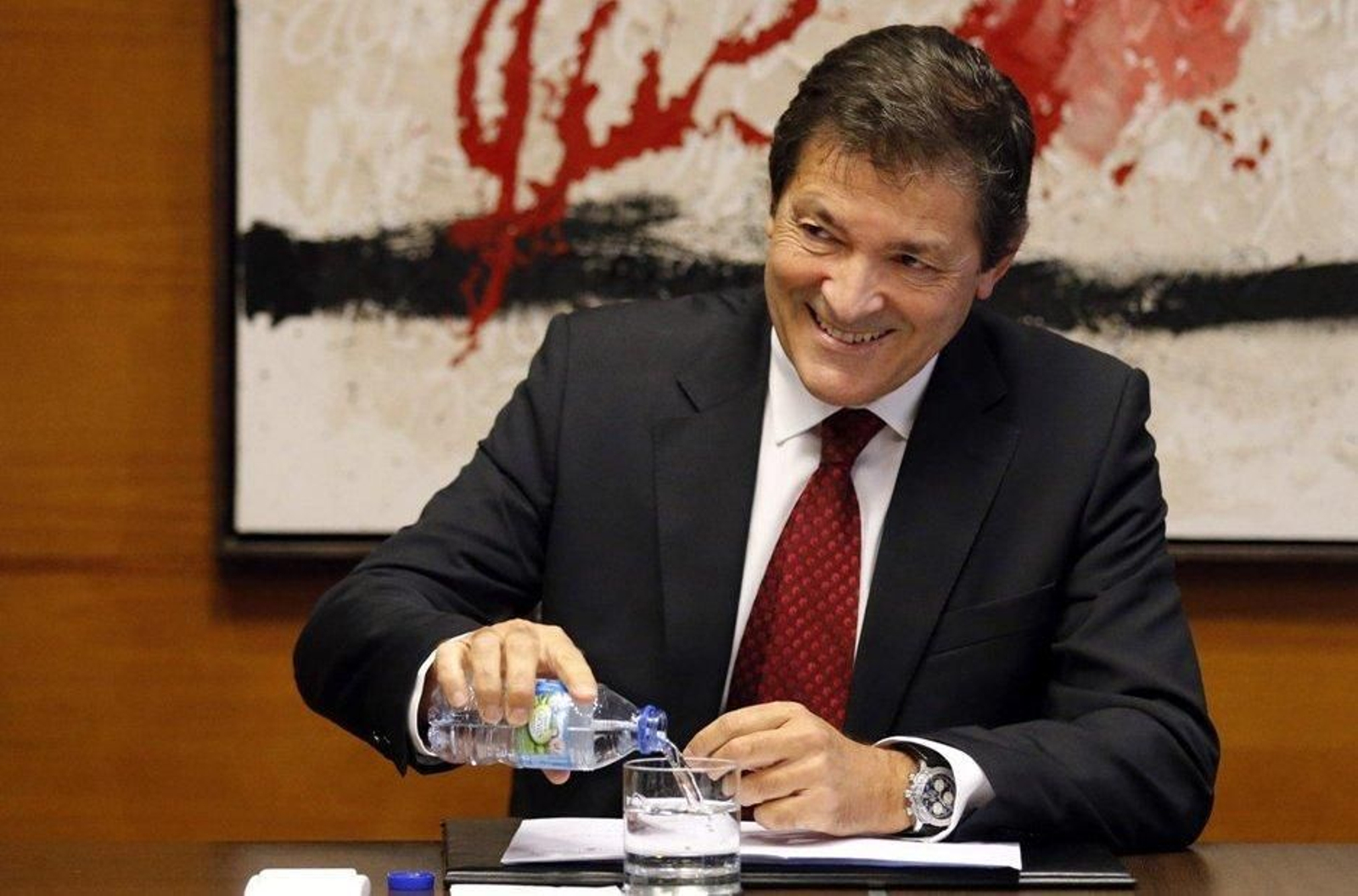 Javier Fernández, presidente de la gestora del PSOE, ayer en el Consejo de Gobierno del Principado.