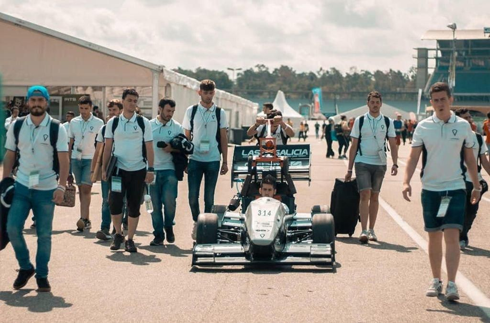 Los alumnos de la Universidad de Vigo participaron en la competición de Alemania, pero un fallo eléctrico les impidió completar todas las pruebas.