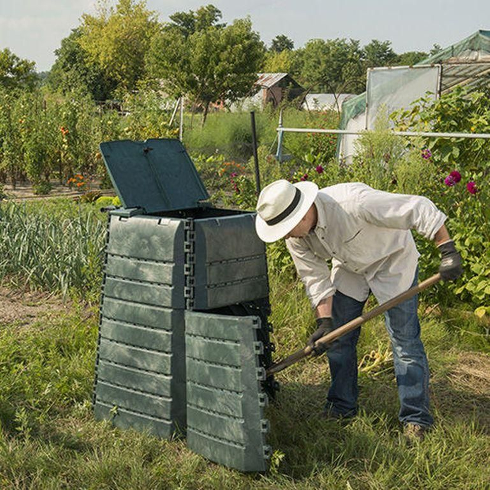 Uno de los compostadores de 390 litros destinados a Tui.
