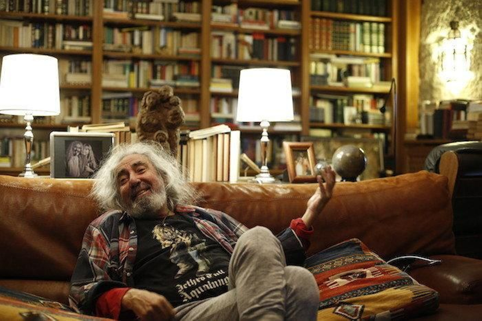 Figueiredo (Coles). 22/11/2018. Entrevista a Yosi Domínguez en su casa de Figeuiredo, por el próximo lanzamiento de su libro.
Foto: Xesús Fariñas