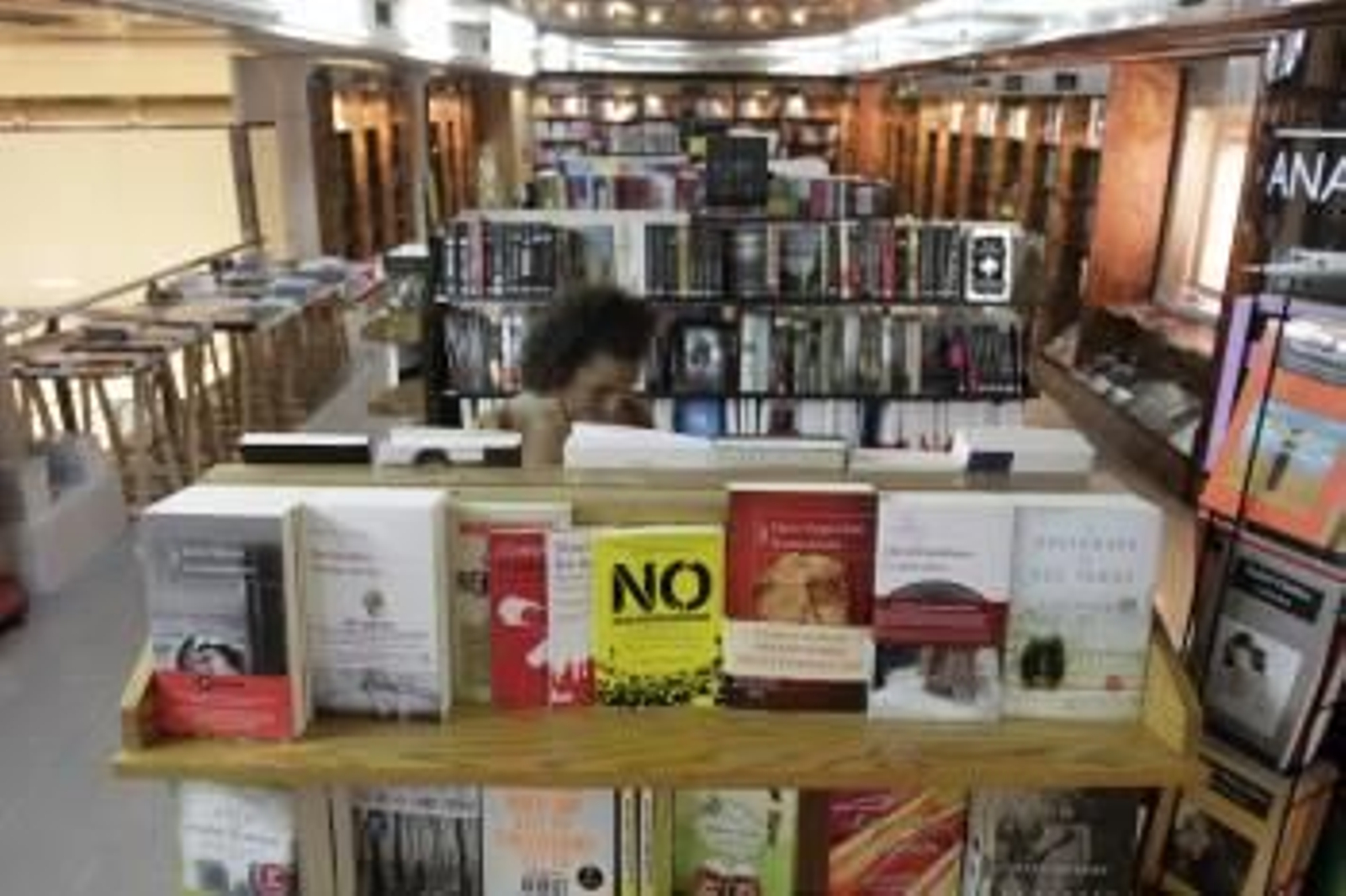 El próximo otoño llega cargado de novedades y títulos atractivos en todos los géneros literarios. (Foto: MIGUEL ÁNGEL)