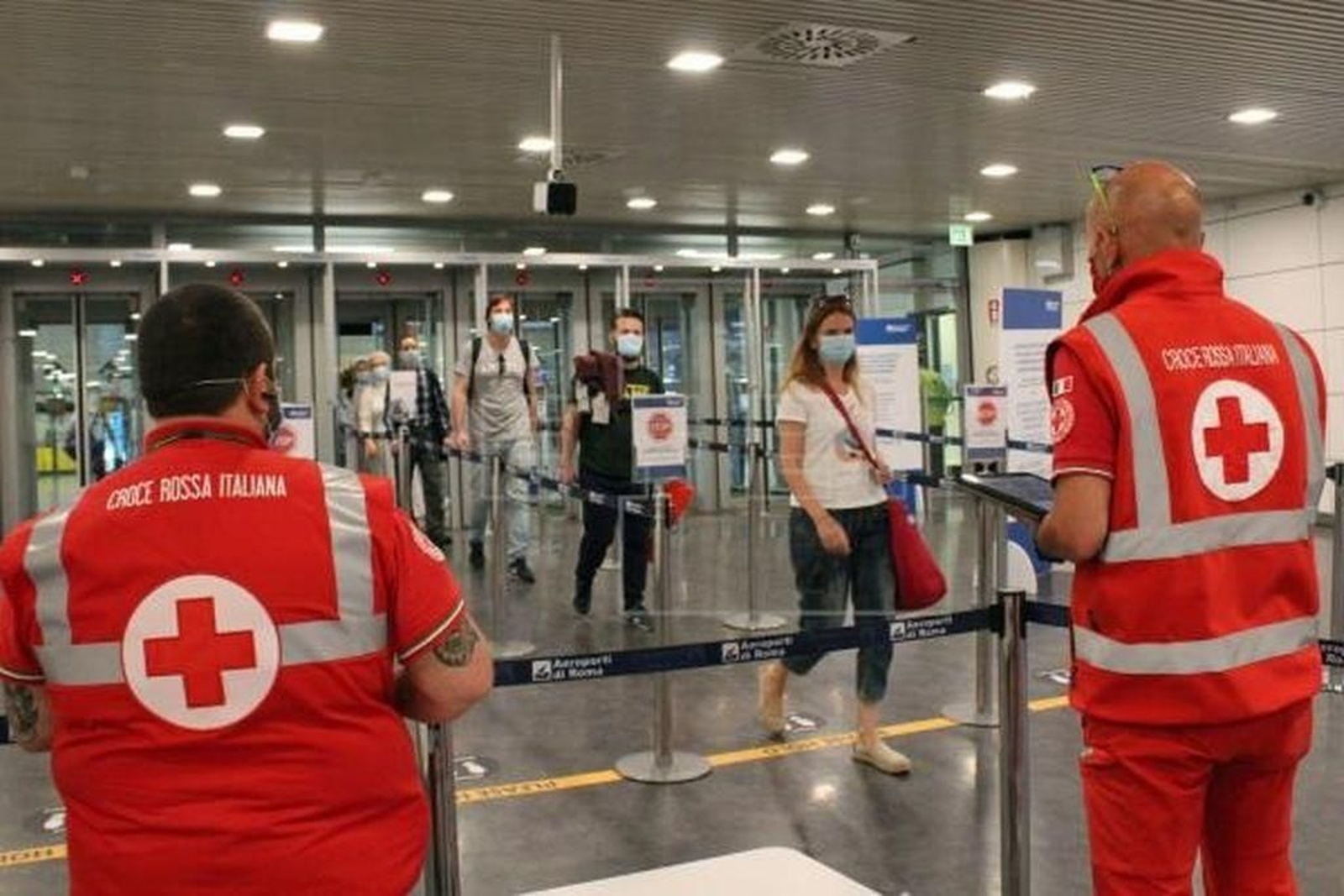 Algunos países de la UE reabrieron ayer sus fronteras a los 15 países de la lista europea.