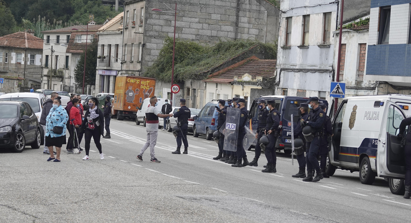 Imagen del gran dispositivo policial en el entorno de la avenida de Galicia