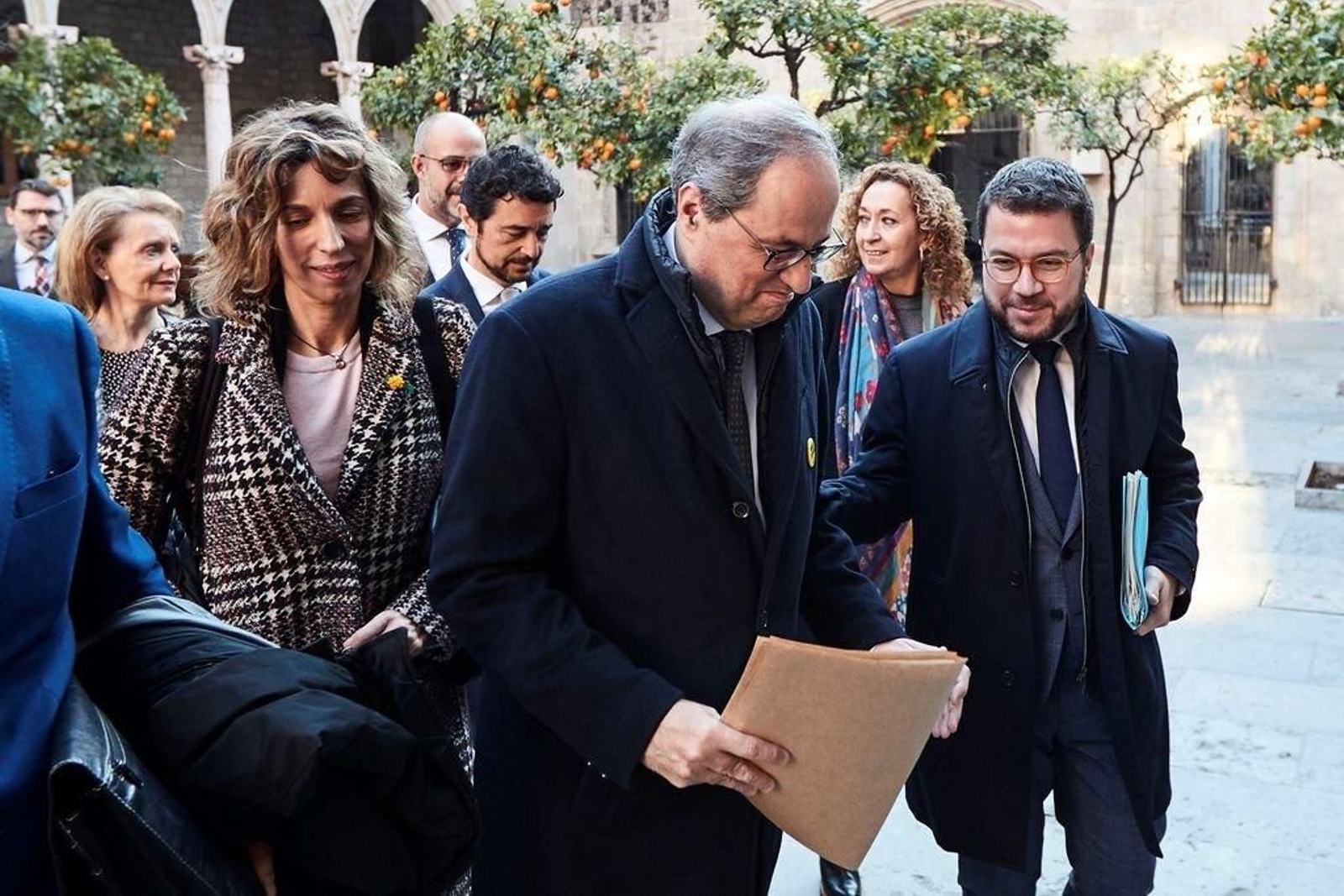 Torra, junto a otros miembros de la Generalitat, antes de la reunión del Consell.