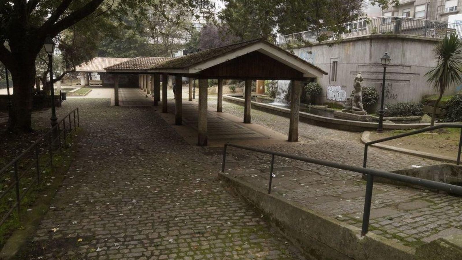 El actual diseño del Parque Cela genera espacios ocultos que promueven la reunión de pandilleros.