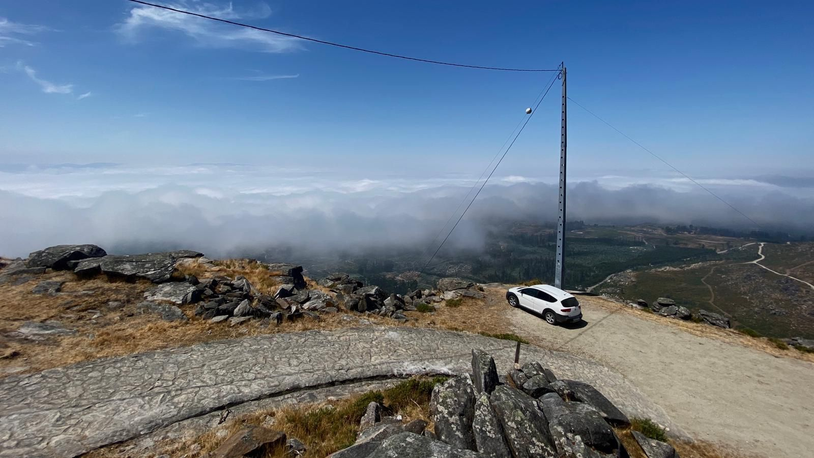 La niebla inunda las Rias Baixas // Alberte