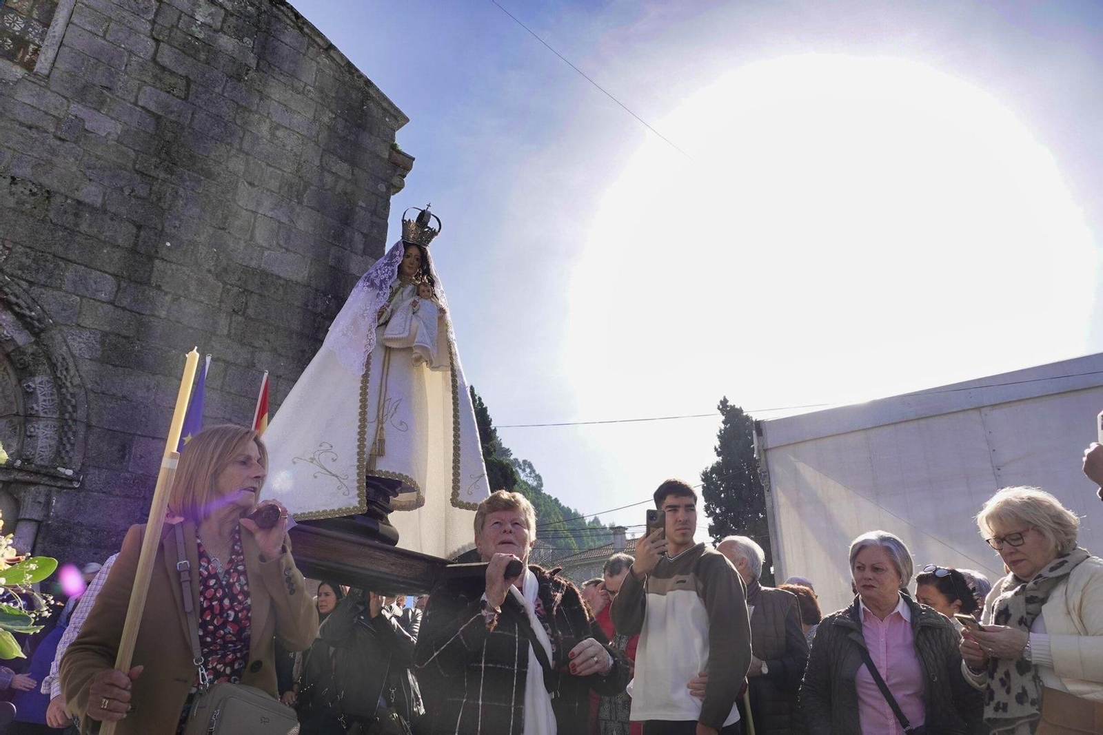 Día soleado en la romería de As Candelas en Castrelos.