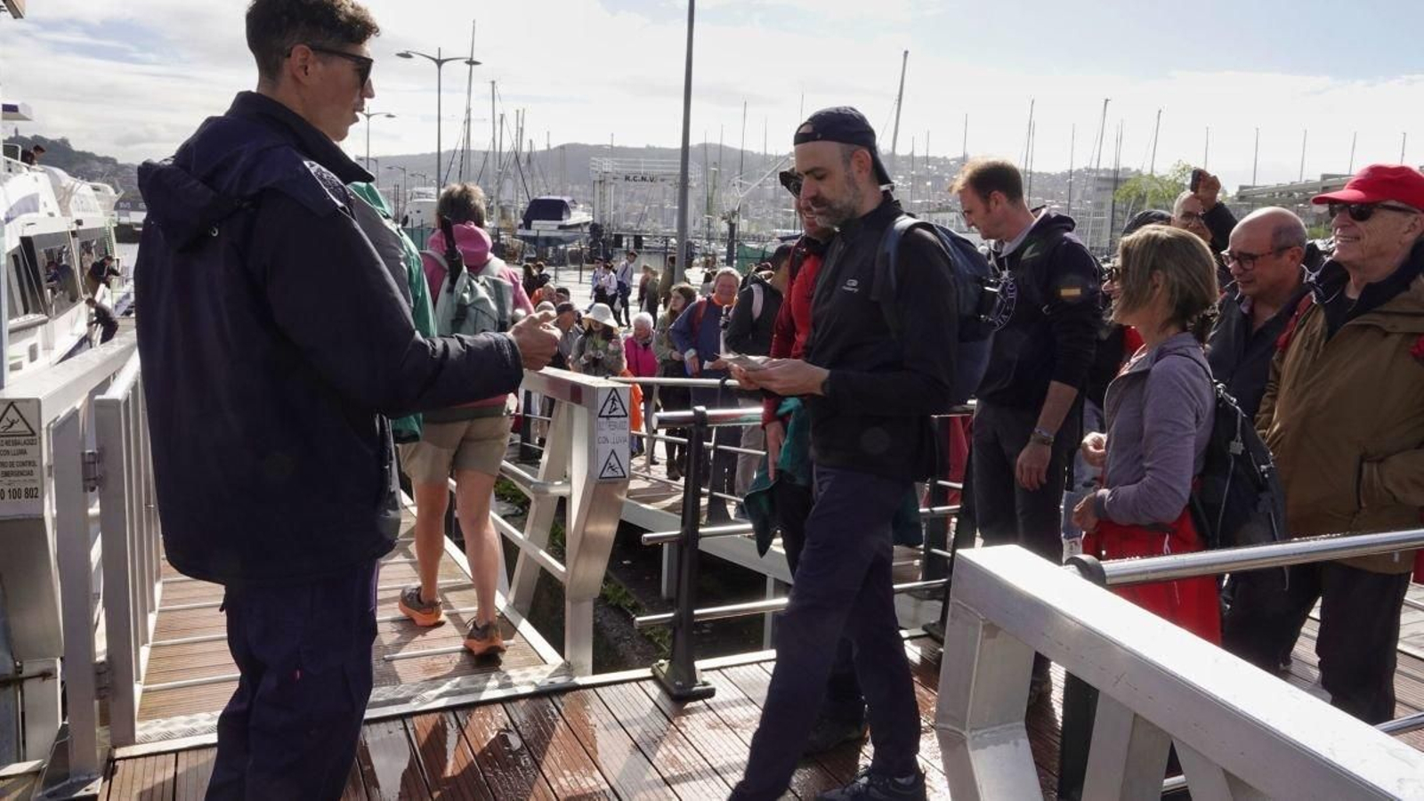 Embarque este mes en Vigo hacia las Cíes.