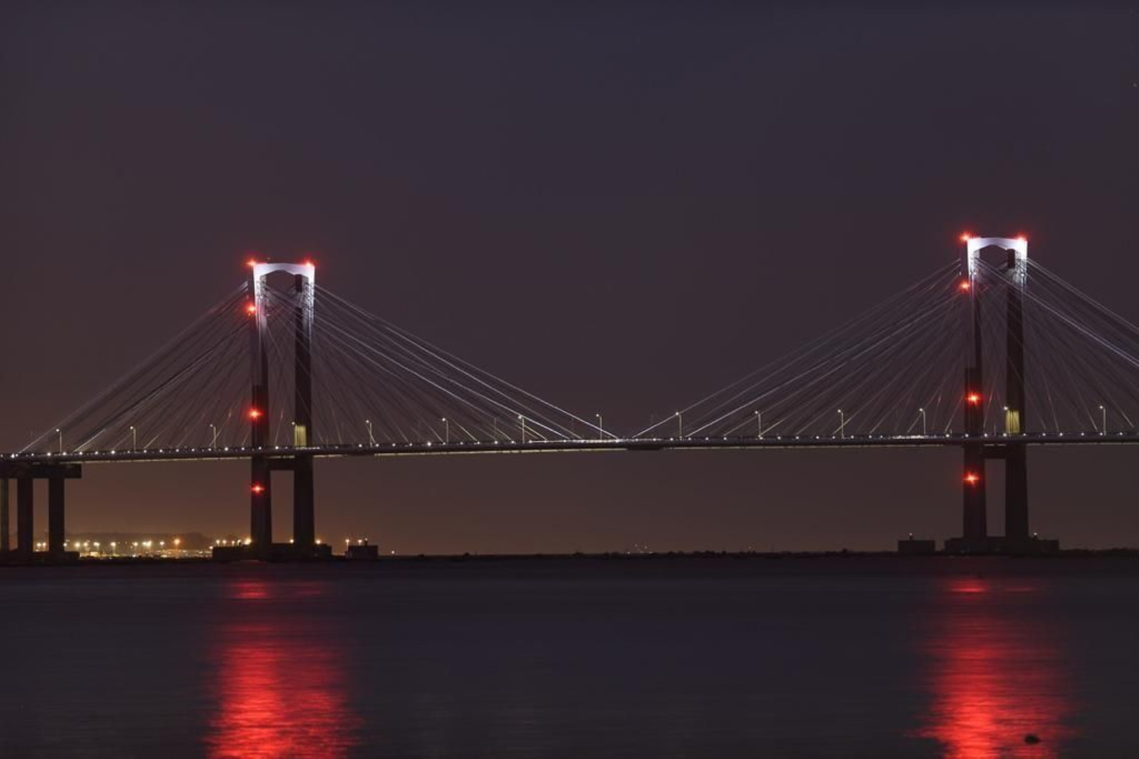 La luna llena ameriza sobre la ría de Vigo_ Alberte  1