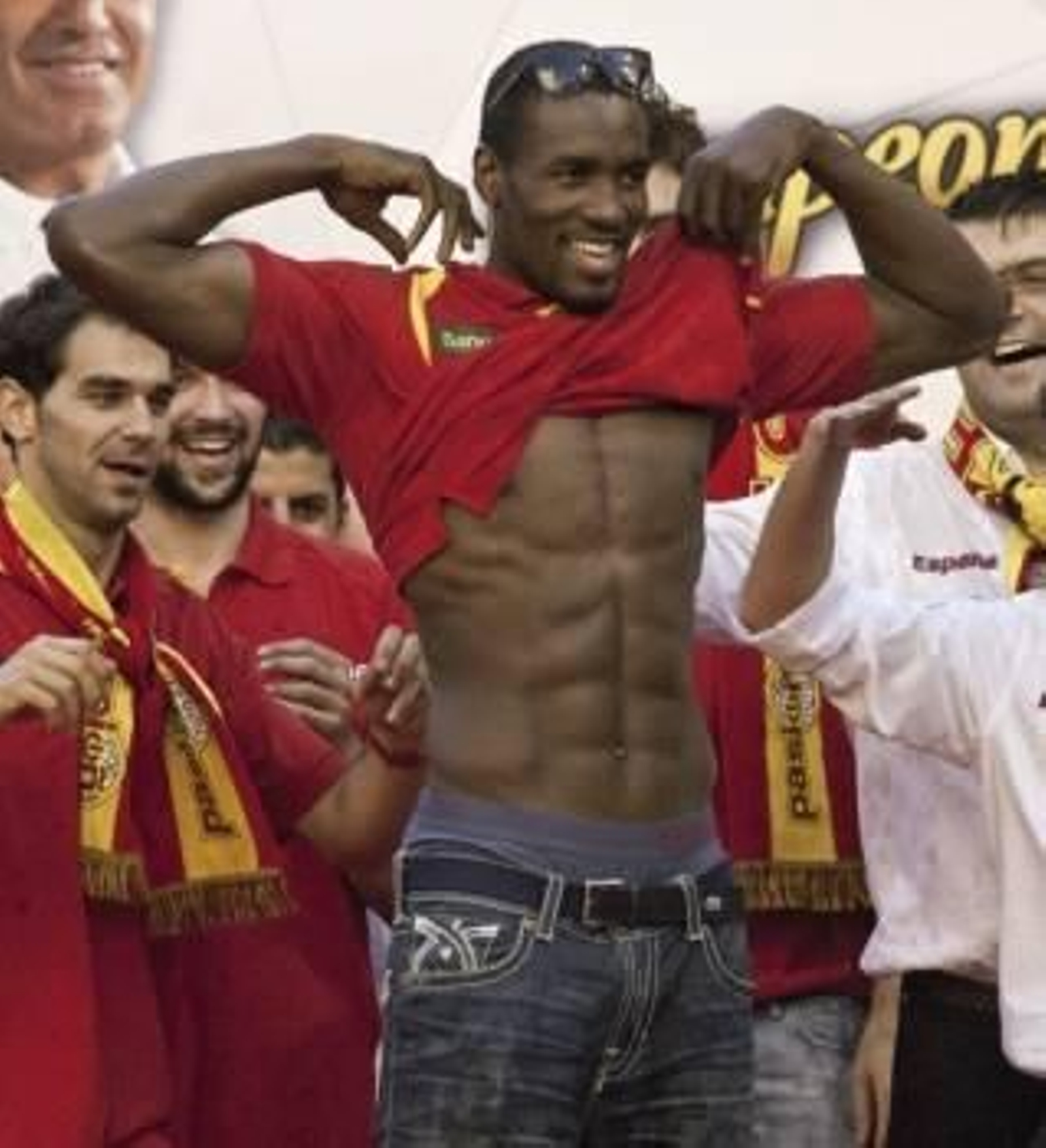 Fotografía de archivo, tomada el 19/09/2011, del pívot Serge Ibaka (Foto: EFE)