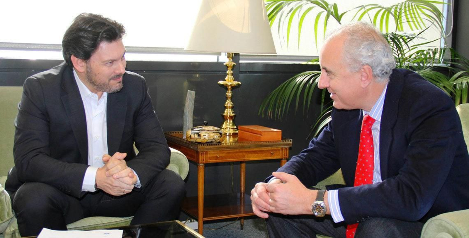 El secretario xeral de la Emigración, Antonio Rodríguez Miranda, mantuvo esta mañana una reunión con Pablo Gómez de Olea Bustinza, director general para Iberoamérica de la Secretaría de Estado de Cooperación Internacional, del Ministerio de A