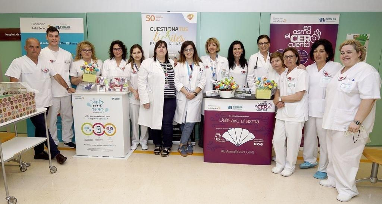 Los profesionales del Servicio de Alergología dejaron la consulta para atender las dudas de usuarios.