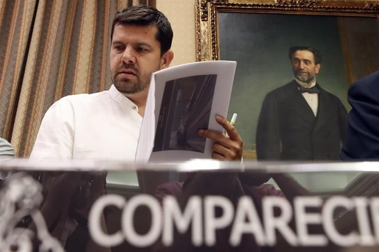 El presidente de la 'Plataforma de Víctimas del Alvia 04155', Jesús Domínguez, comparece en la comisión de investigación del accidente, en el Congreso de los Diputados