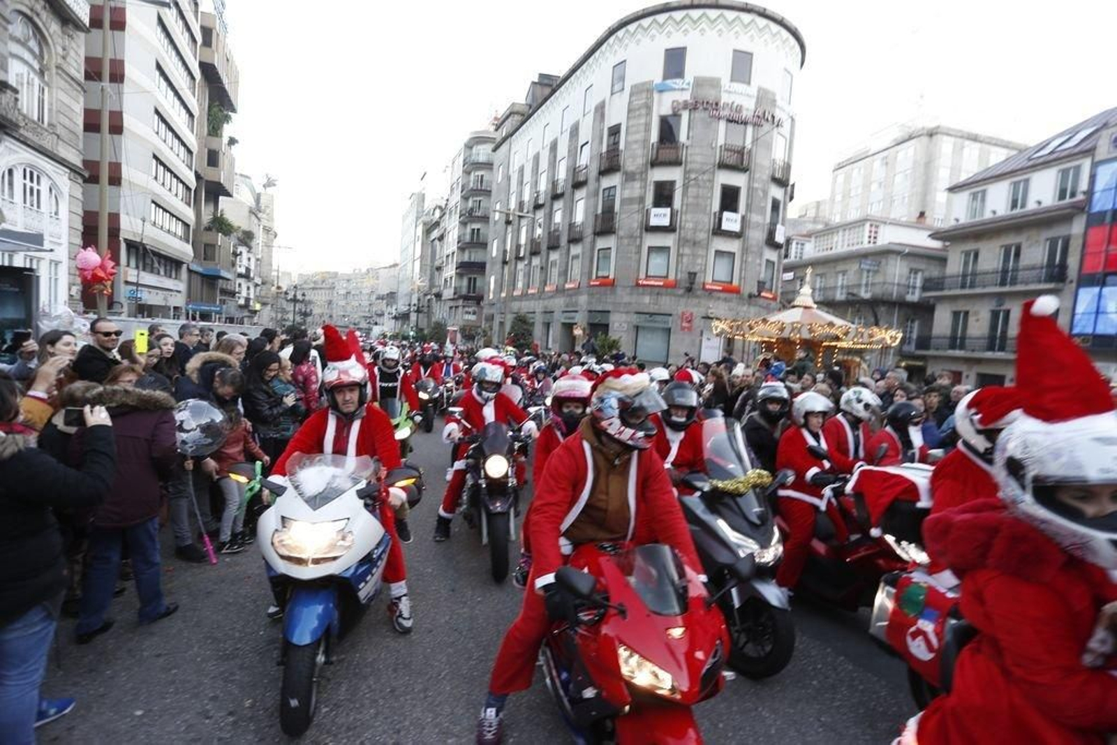 La papanoelada motera toma las calles de Vigo 72