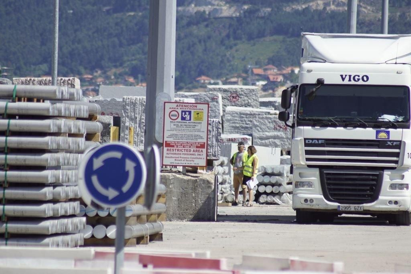 Carga sobre el muelle de Areal