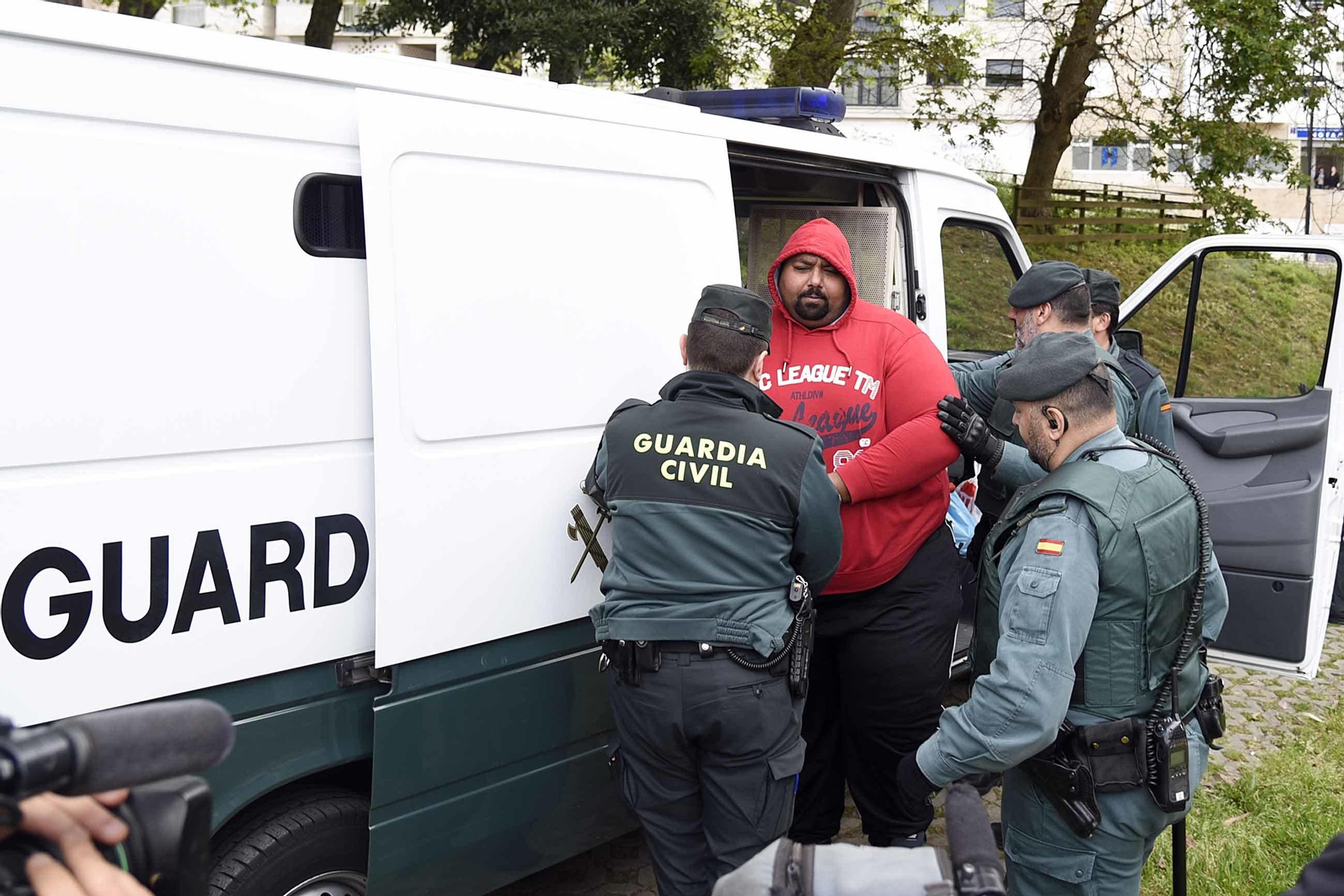 Marino Giménez llega al juzgado de Cangas // Pablo Hernandez