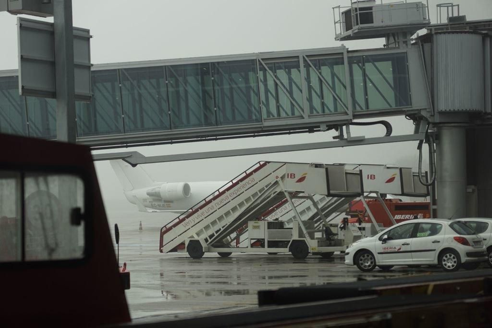 Una escalera de Iberia en el aeropuerto de Peinador.