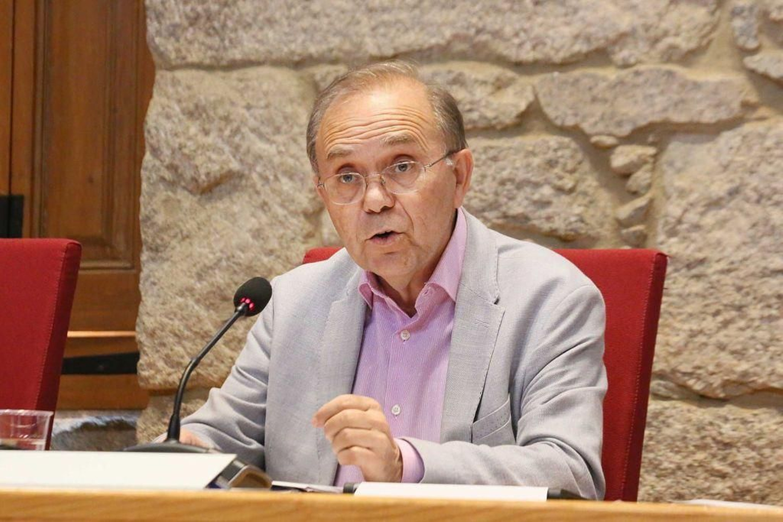 Xosé Represas, niega las acusaciones de ACiP de ocultar información o cometer ilegalidades.