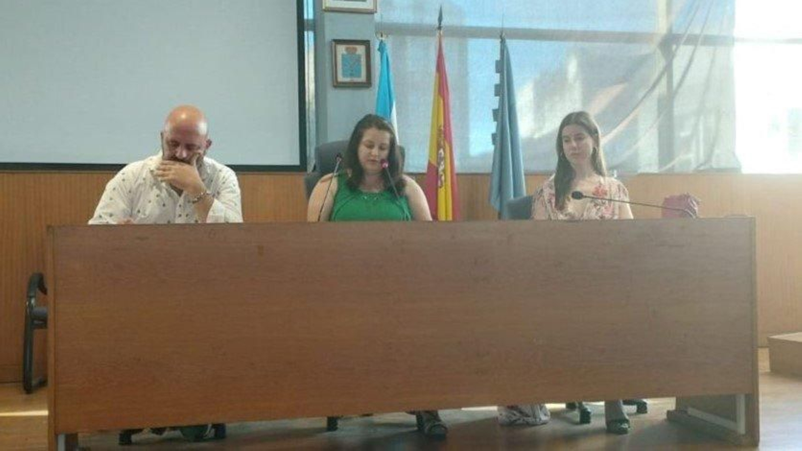 La alcaldesa de Cangas, presidiendo ayer el pleno del mes.