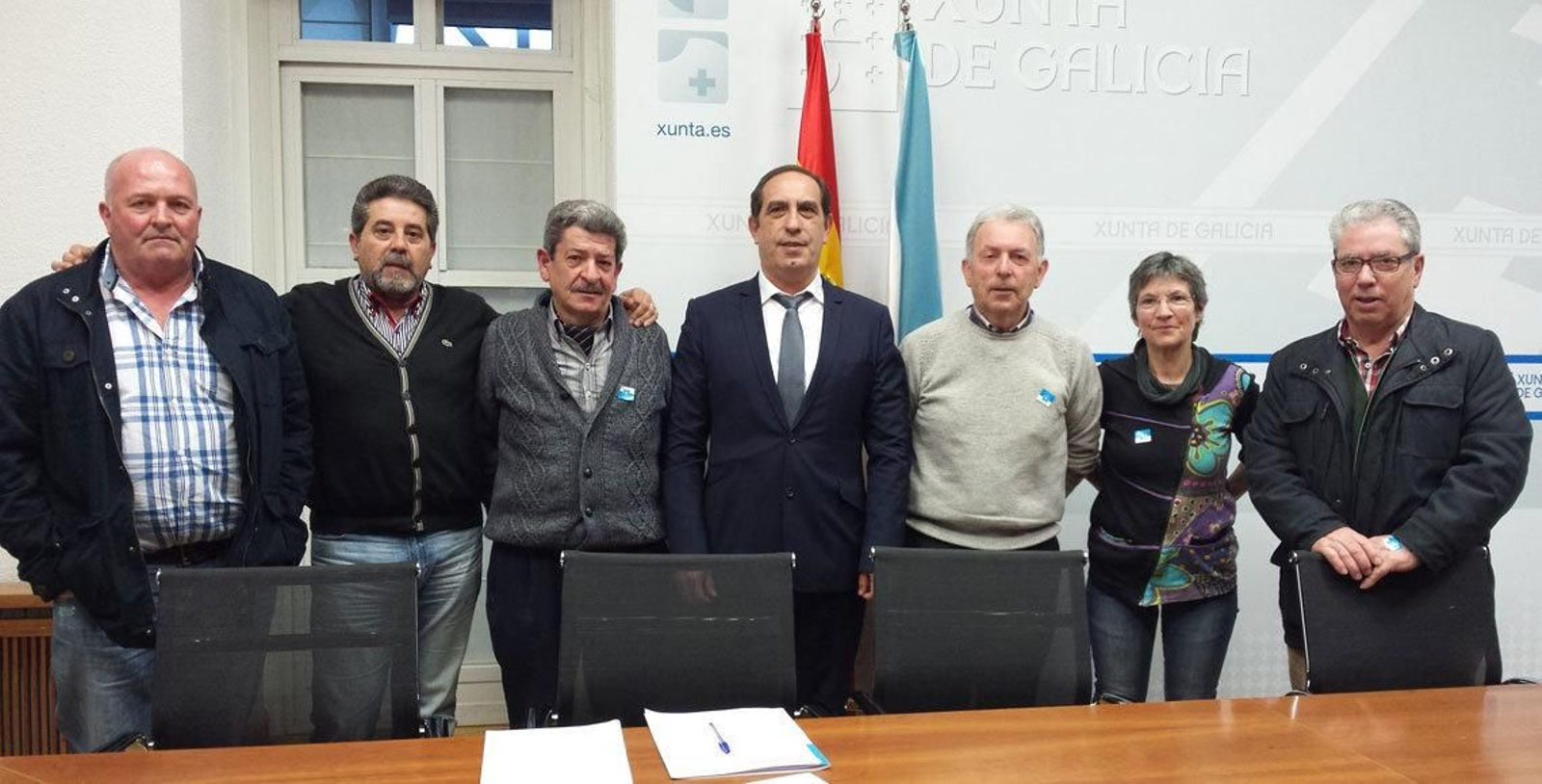 Las asociaciones de Emigrantes Retornados Ulla-Umia, la de Antiguos Jubilados Antiguos Emigrantes de la Costa da Morte, y la Plataforma de Emigrantes Retornados del Morrazo, se reunieron con el consejero de Hacienda, Valeriano Martínez, y con el Dir