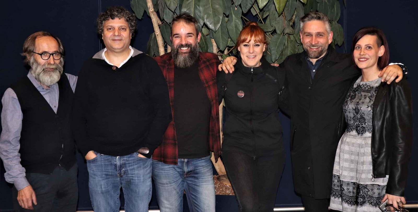 Ramón Carreira, a la izquierda, con miembros de su Junta Directiva, Sés y su equipo musical