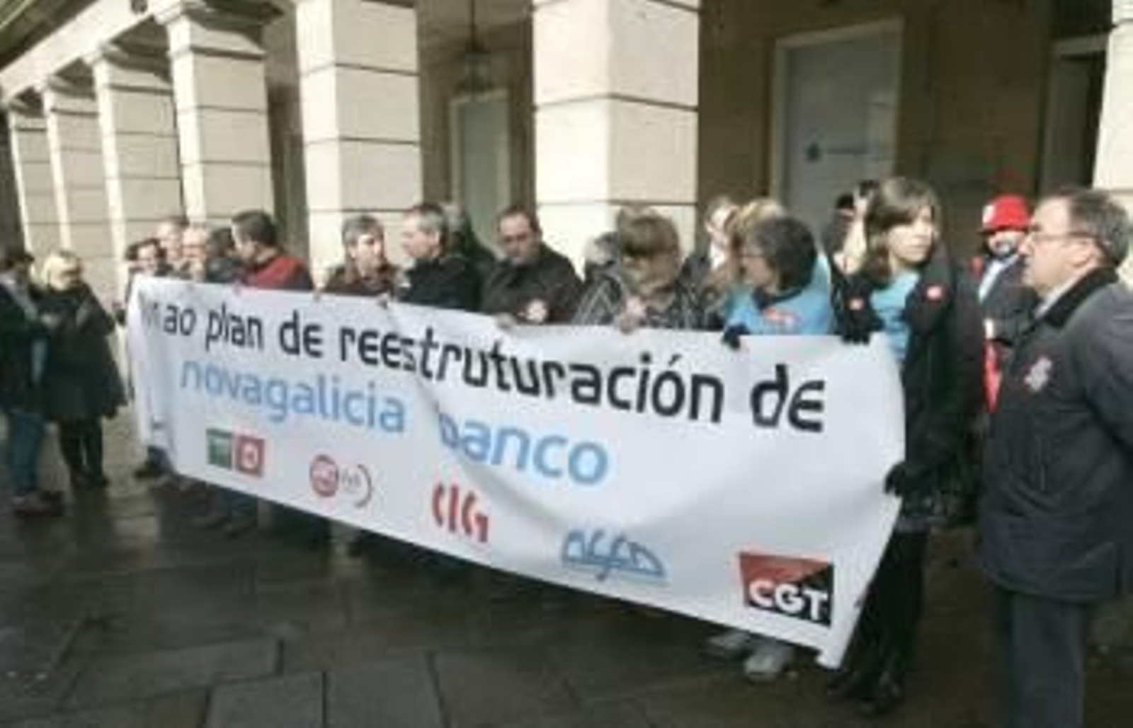 Los sindicatos de NCG volvieron a manifestarse ayer contra el plan de reestructuración de NCG. (Foto: XOAN REY)