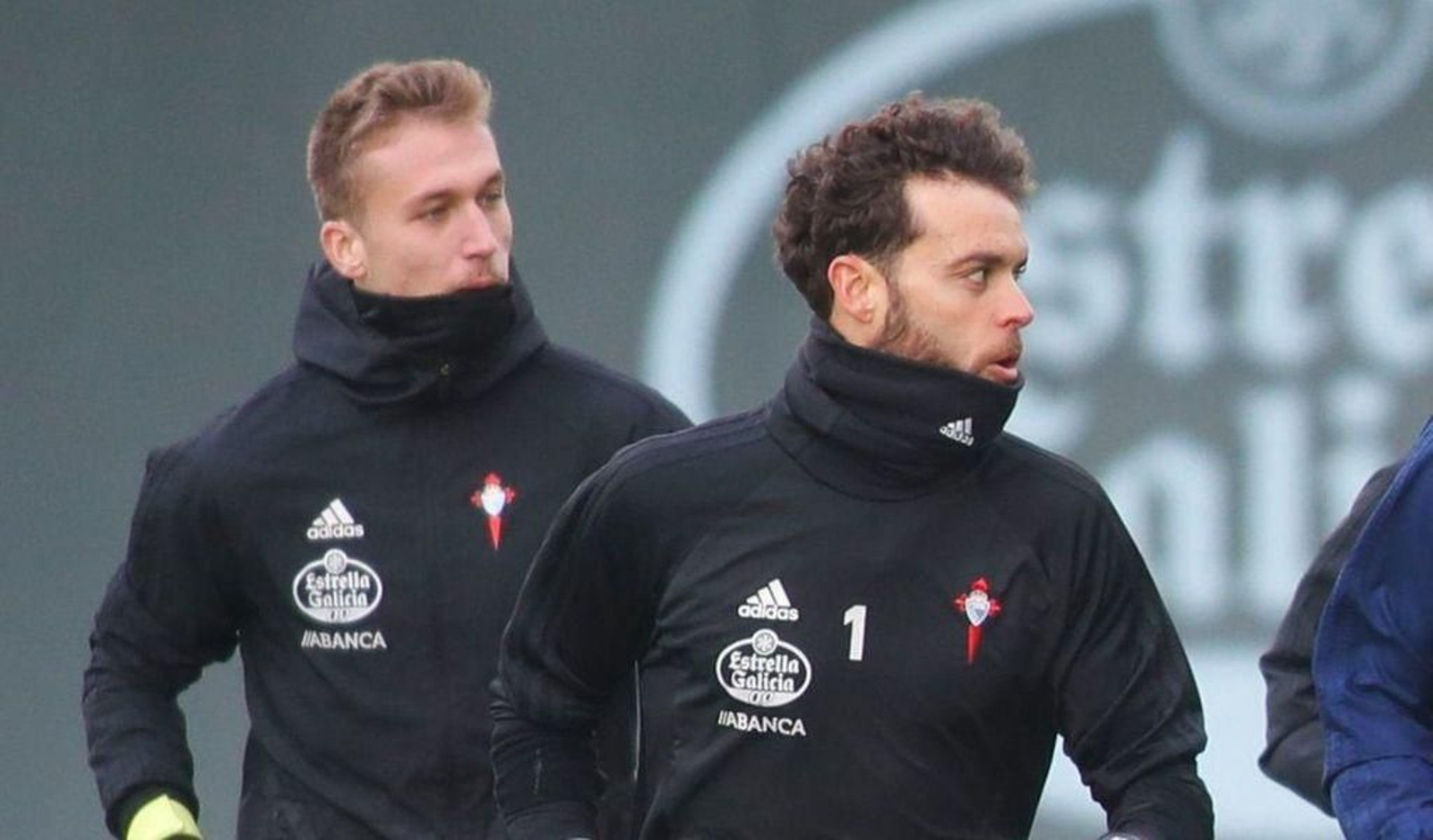 Rubén Blanco y Sergio Álvarez continúan subiendo a las instalaciones de A Madroa para recuperarse.