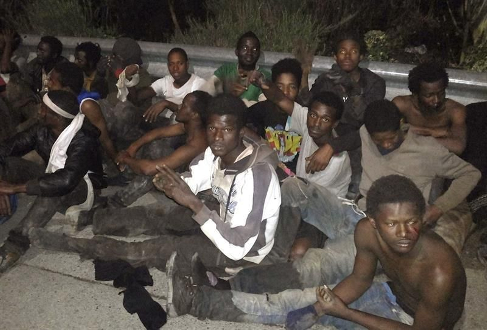 Unos 350 inmigrantes subsaharianos saltaron la valla construida en la frontera entre la ciudad española de Ceuta