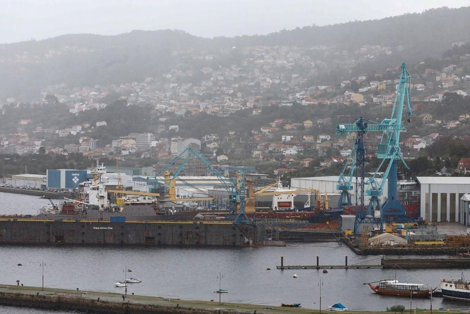 Metalships tiene en estos momentos cuatro barcos en el varadero y en las gradas para obras de reparación, renovación y mantenimiento. Tiene un atunero, dos buques de carga y un offshore para un cambio completo adaptándolo a las requerimientos de su nuevo dueño, la Armada Española.