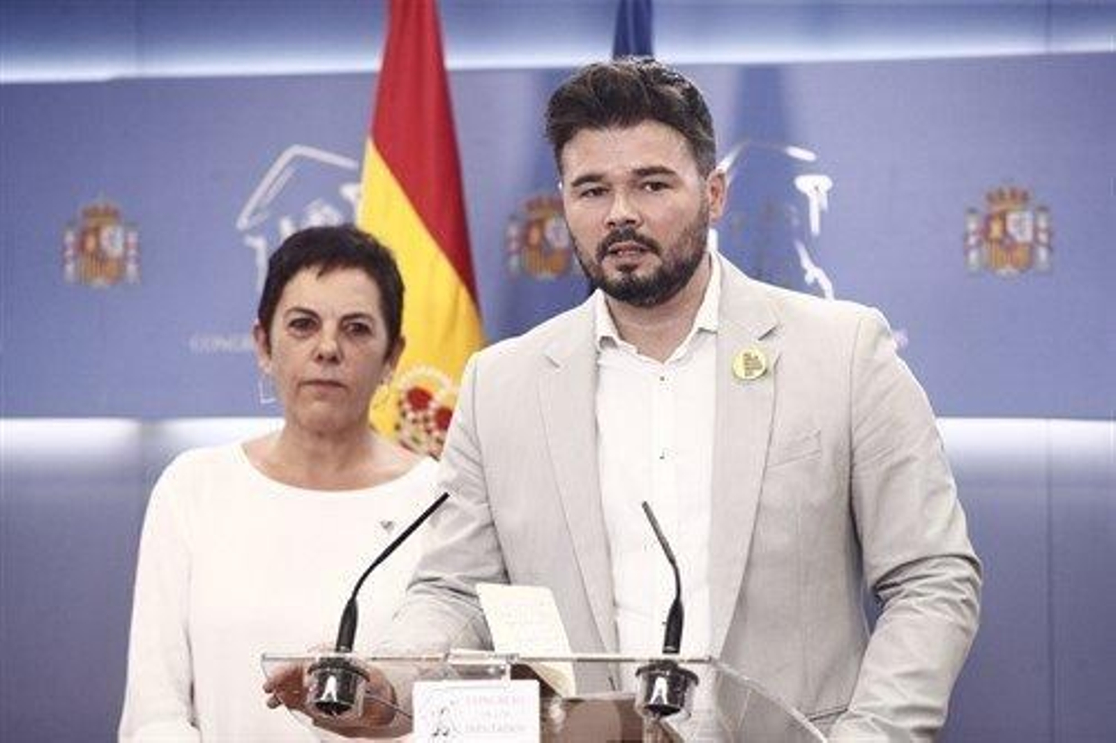 La portavoz de EH Bildu en el Congreso de los Diputados y el de ERC, Mertxe Aizpurúa y Gabriel Rufián,