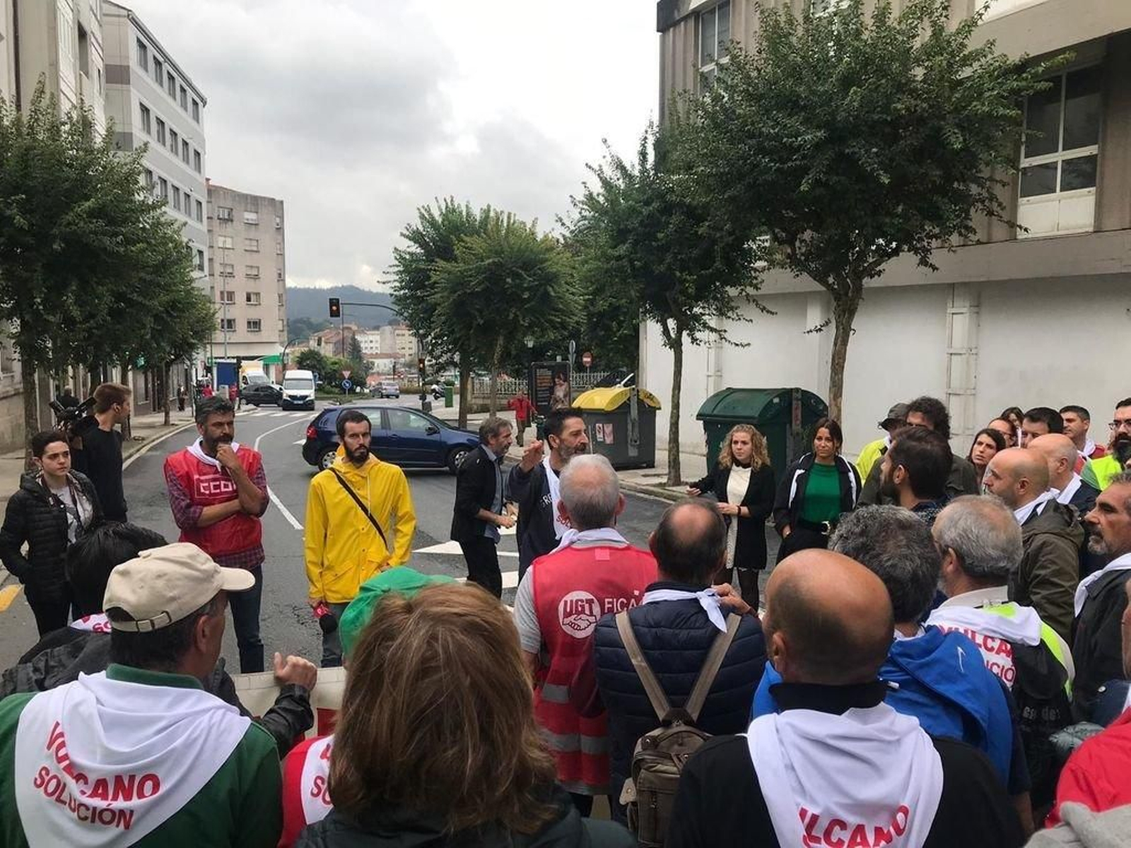 La plantilla de Vulcano llegó ayer a Santiago y estuvo con el conselleiro.