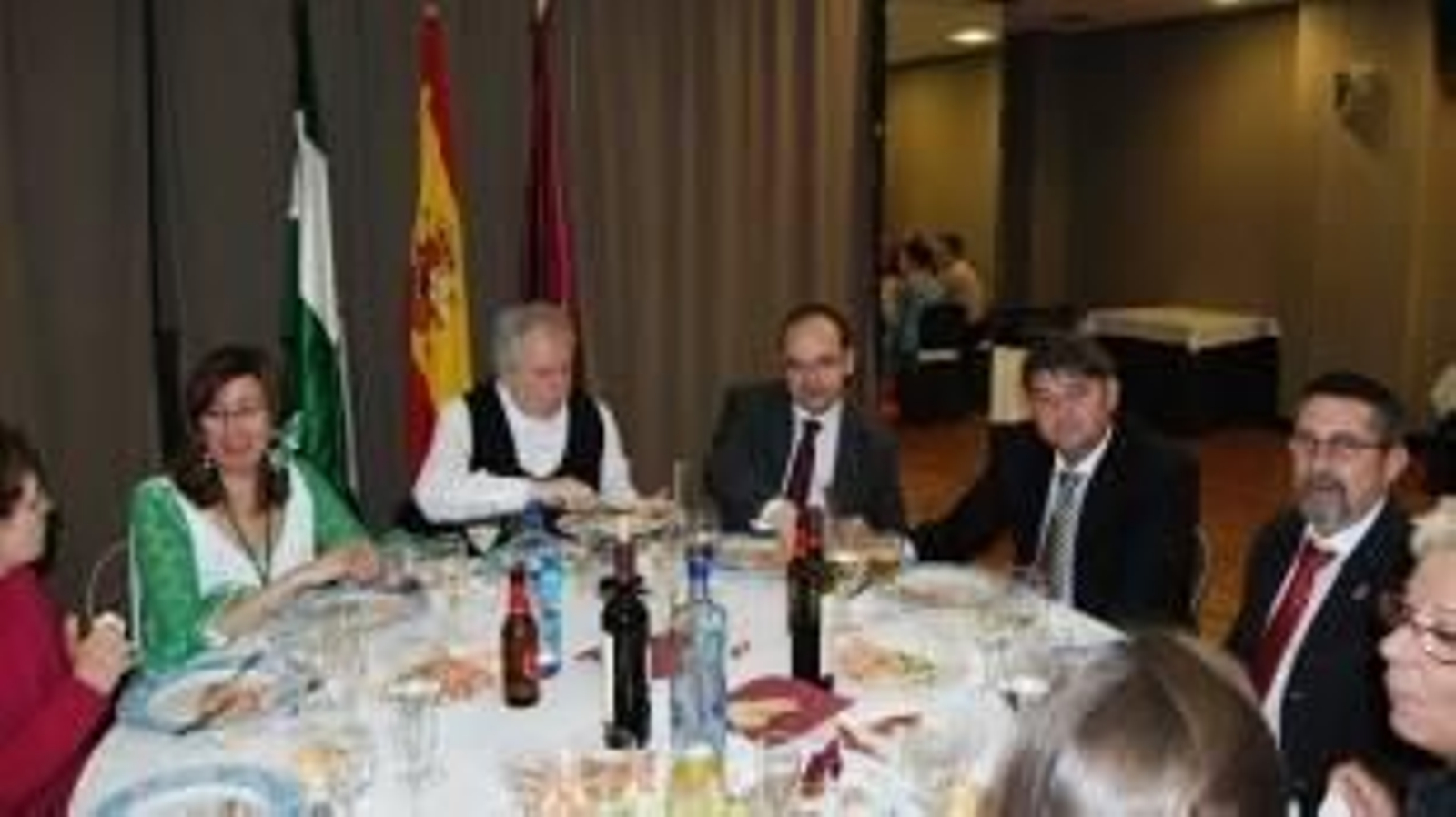 Un momento de la comida, después de asistir a la Misa Rociera.